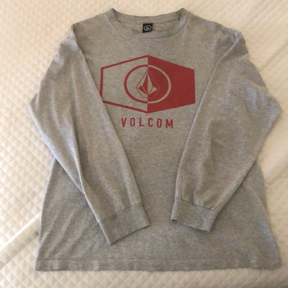 Men’s grey long sleeve t-shirt